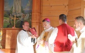 Poświęcenie odbudowanego po pożarze kościoła na Stecówce