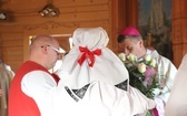 Poświęcenie odbudowanego po pożarze kościoła na Stecówce