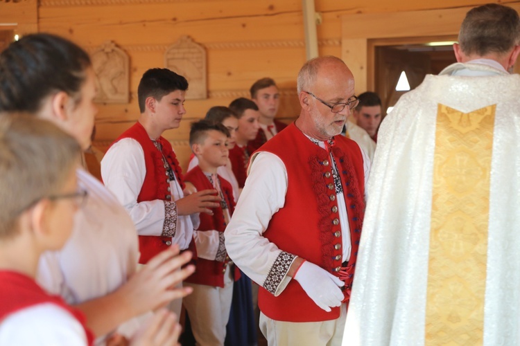 Poświęcenie odbudowanego po pożarze kościoła na Stecówce