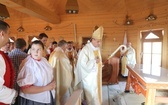 Poświęcenie odbudowanego po pożarze kościoła na Stecówce