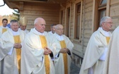 Poświęcenie odbudowanego po pożarze kościoła na Stecówce