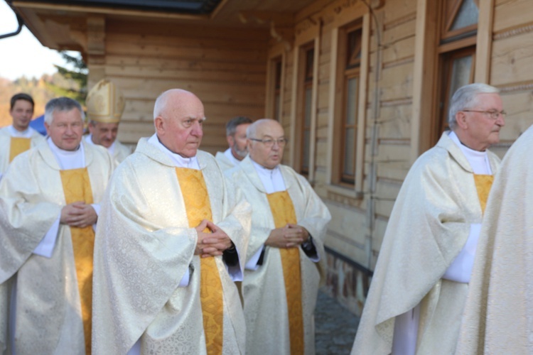 Poświęcenie odbudowanego po pożarze kościoła na Stecówce