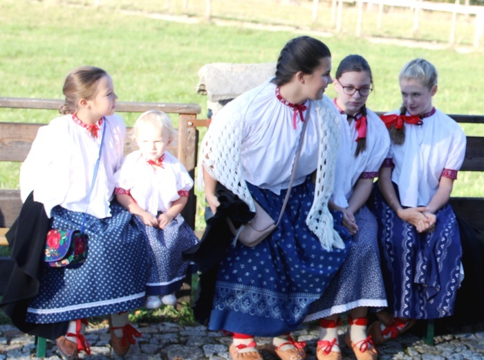 Poświęcenie odbudowanego po pożarze kościoła na Stecówce