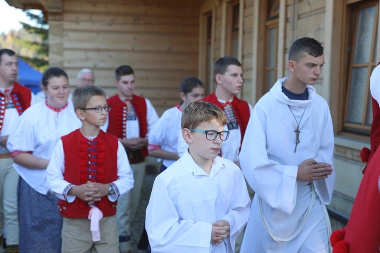 Poświęcenie odbudowanego po pożarze kościoła na Stecówce