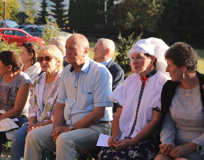 Poświęcenie odbudowanego po pożarze kościoła na Stecówce