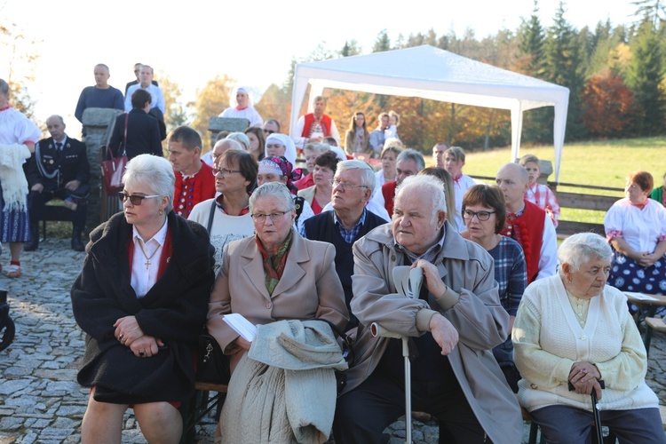 Poświęcenie odbudowanego po pożarze kościoła na Stecówce