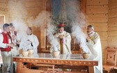 Poświęcenie odbudowanego po pożarze kościoła na Stecówce