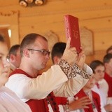 Poświęcenie odbudowanego po pożarze kościoła na Stecówce