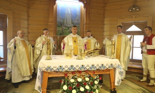 Msza św. ofiarowania nowej świątyni na służbę Bogu
