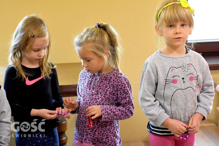 Milion dzieci modli się na różańcu o pokój