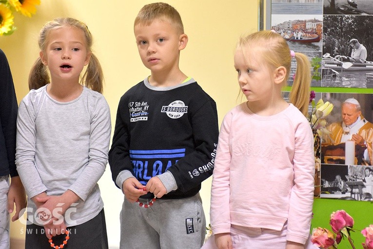 Milion dzieci modli się na różańcu o pokój