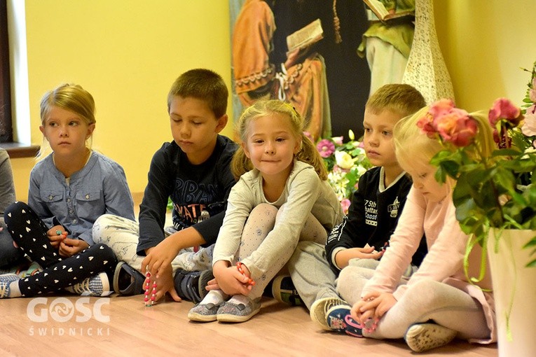 Milion dzieci modli się na różańcu o pokój