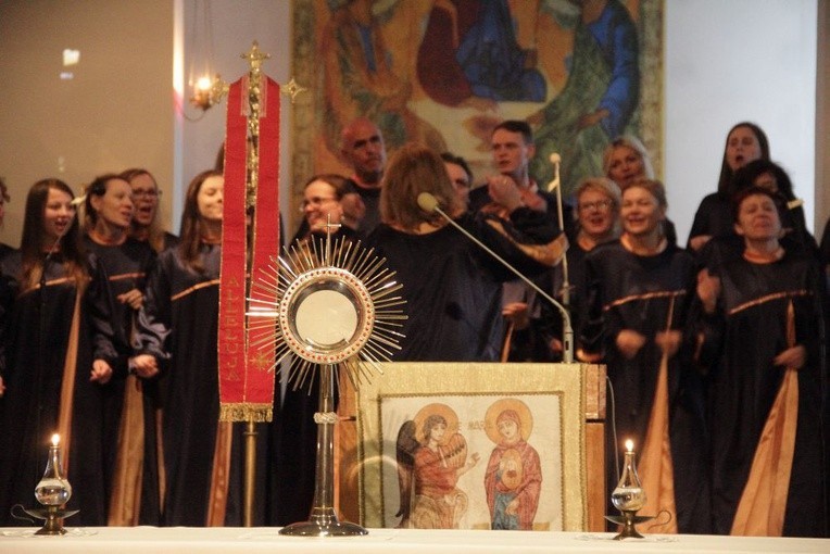 Grace Gospel Choir z Sopotu podczas modlitwy uwielbienia w jednej z poprzednich edycji "Uwielbienia 24H"