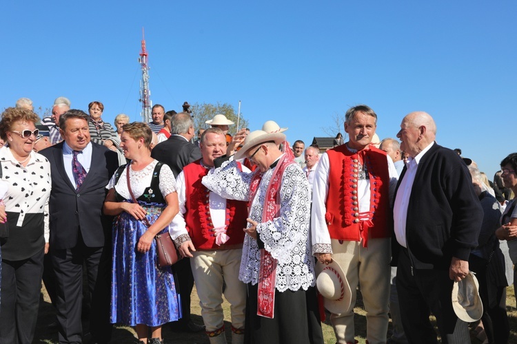 Pomnik św. Jana Pawła II na Ochodzitej w Koniakowie