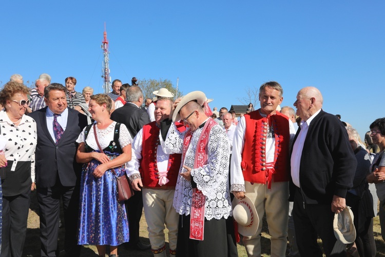 Pomnik św. Jana Pawła II na Ochodzitej w Koniakowie