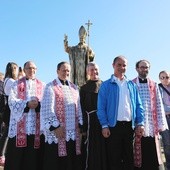 Pomnik św. Jana Pawła II na Ochodzitej w Koniakowie