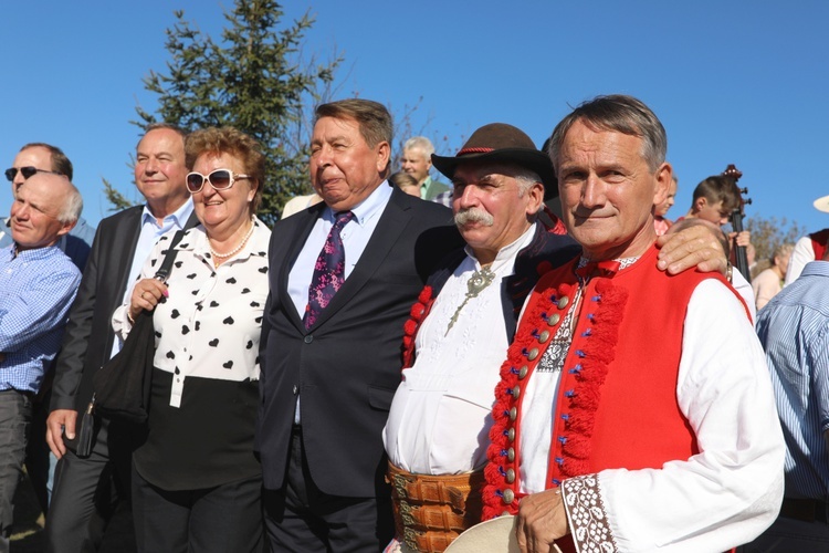 Pomnik św. Jana Pawła II na Ochodzitej w Koniakowie