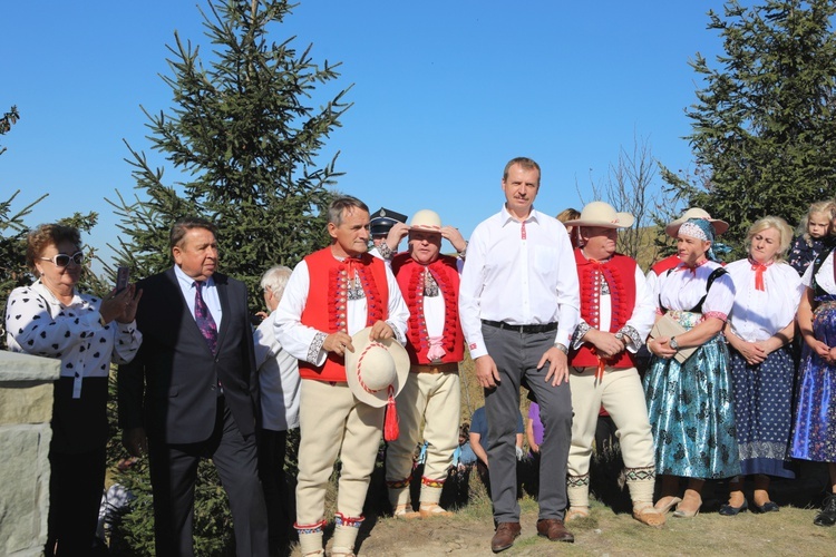 Pomnik św. Jana Pawła II na Ochodzitej w Koniakowie