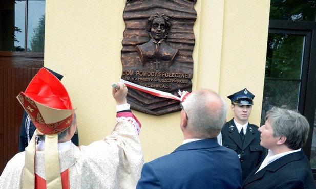 W Kozienicach, rodzinnym mieście Kazimiery Gruszczyńskiej, bp Henryk Tomasik poświęcił tablicę w domu opieki, noszącym jej imię