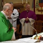 Abp Marek Jędraszewski w parafii w Cichem-Miętustwie