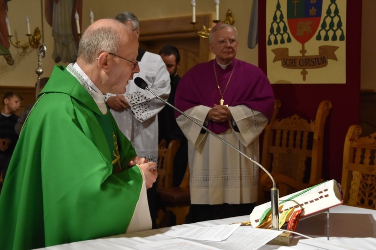 Abp Marek Jędraszewski w parafii w Cichem-Miętustwie