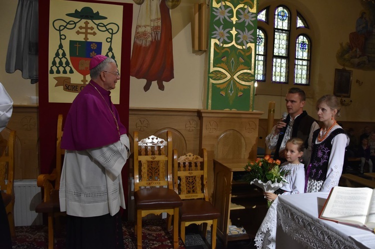 Abp Marek Jędraszewski w parafii w Cichem-Miętustwie