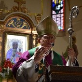 Abp Marek Jędraszewski w parafii w Cichem-Miętustwie