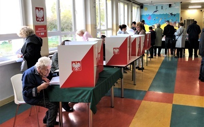 Tłumy głosujących w Warszawie