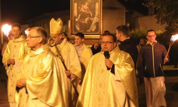 Bp Roman Pindel przewodniczył jubileuszowej Eucharytii i procesji z obrazem MB Pompejańskiej
