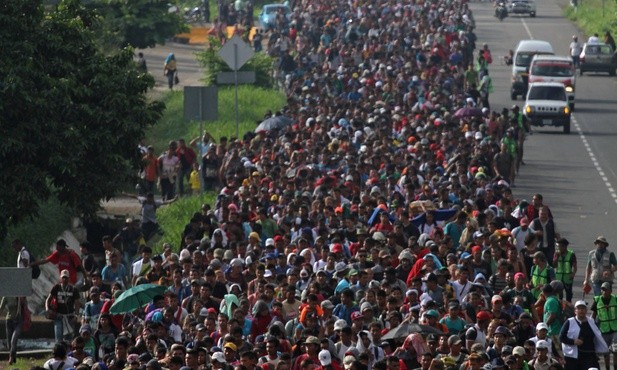 Wielotysięczna karawana migrantów przekroczyła granicę