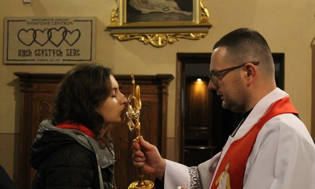 Karolina nadal odmienia młodych