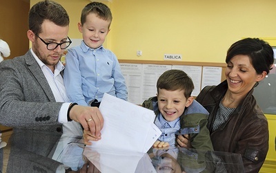 Joanna i Michał Wilkowie z synami głosowali w lokalu nr 33 w Głogowie.