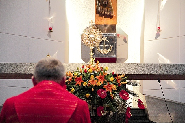 Centralnym punktem wydarzenia jest zawsze adoracja Najświętszego Sakramentu. 