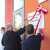 Tablicę odsłonił m.in proboszcz z Lutyni,  ks. Jan Banik.