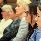 Uczestnicy jubileuszowej konferencji. Na pierwszym planie Dominika Brzank, laureatka tegorocznego konkursu AHM.