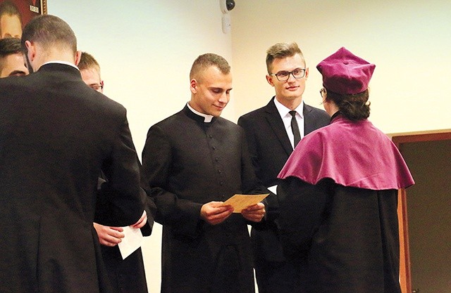 Inauguracja to także okazja do wyróżnienia najlepszych alumnów z ubiegłego roku.