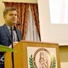 Grzegorz Górny w czasie wykładu skierowanego do młodzieży