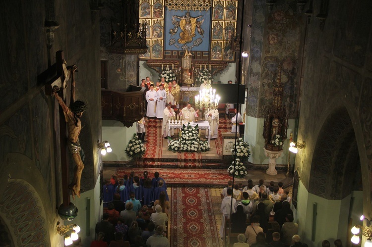 Poświęcenie tablicy pamiątkowej ks. Krzemienia w Rzepienniku Biskupim