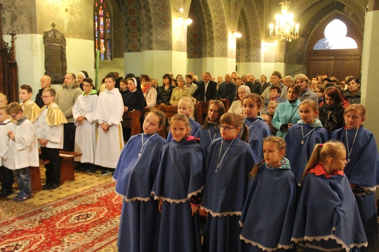 Poświęcenie tablicy pamiątkowej ks. Krzemienia w Rzepienniku Biskupim