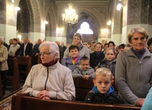 Poświęcenie tablicy pamiątkowej ks. Krzemienia w Rzepienniku Biskupim