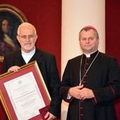 Ks. Stanisław Wojdak nagrodzony medalem dla wybitnych misjonarzy