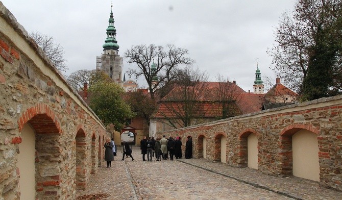 Opactwo w Henrykowie pięknieje