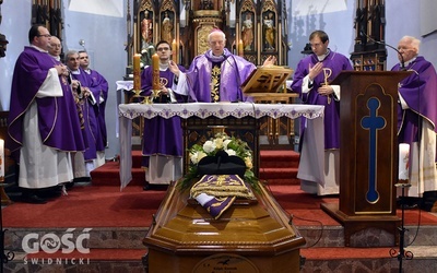 Mszy św. pogrzebowej przewodniczył bp Ignacy Dec