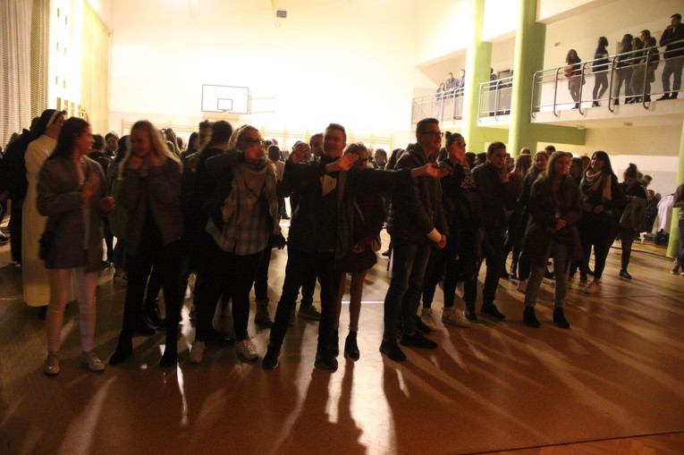 Pochód ze świętymi w Bobowej