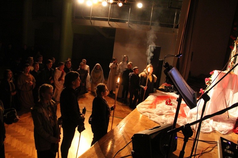 Pochód ze świętymi w Bobowej