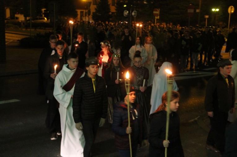 Pochód ze świętymi w Bobowej