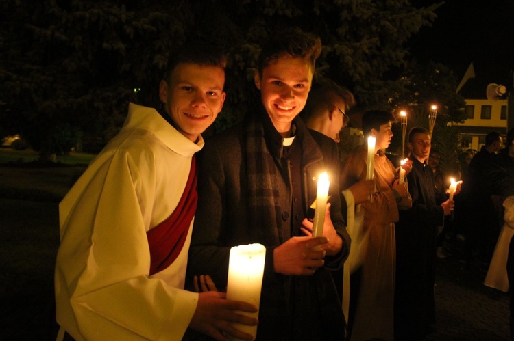 Pochód ze świętymi w Bobowej