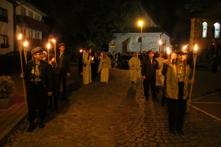 Pochód ze świętymi w Bobowej