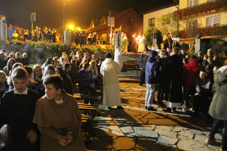 Pochód ze świętymi w Bobowej