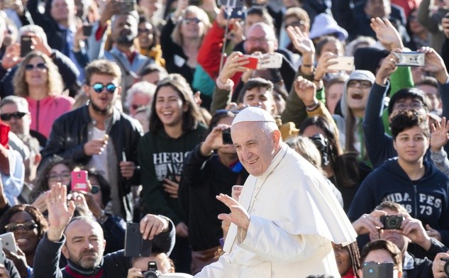 Zabawa młodzieży na zakończenie synodu